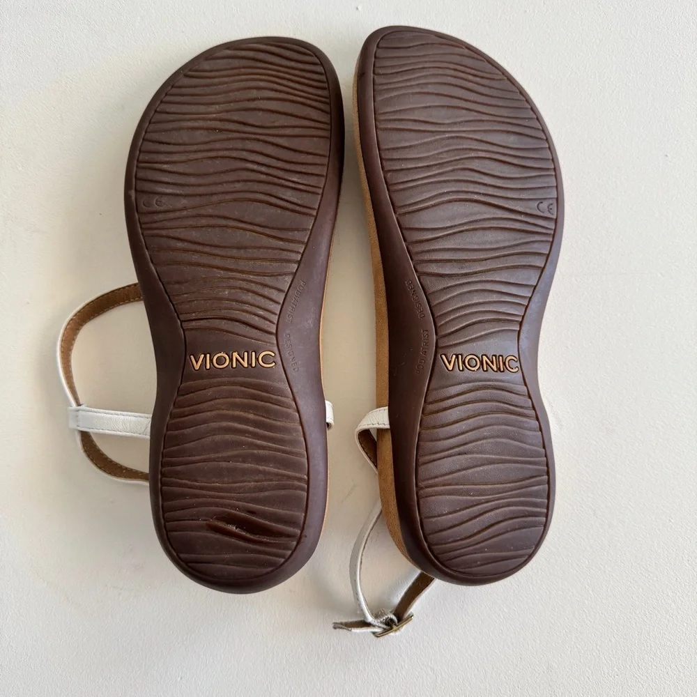 Vionic - Miami Toe Post Sandals in White and Gold